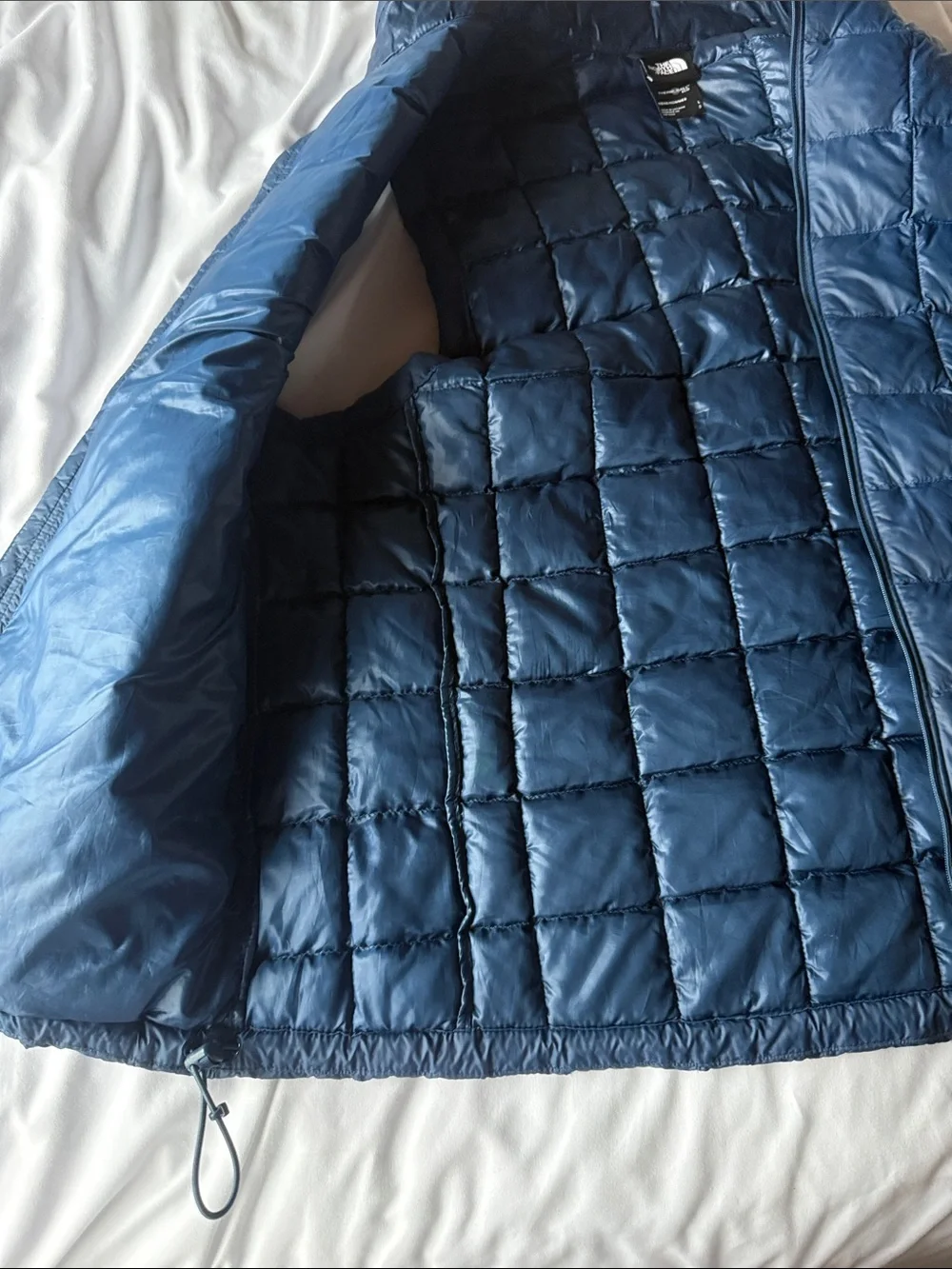 The North Face Men's Thermo Quilted Jacket sz L Blue.
